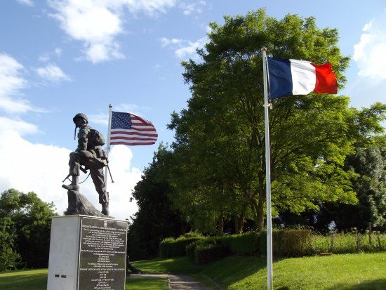 Pont de La Fière et monument Iron Mike