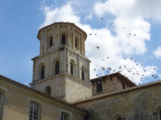 Abbaye de Vertheuil