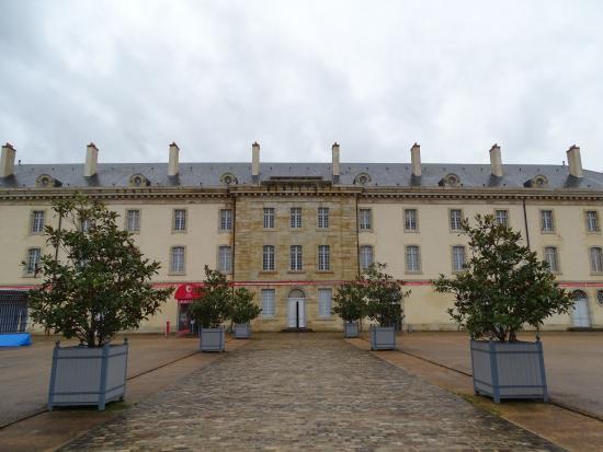 Centre national du costume de scène
